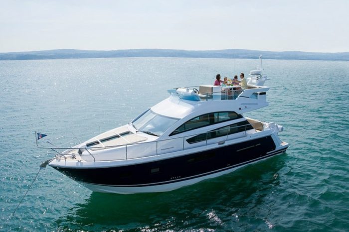 LUXURY YACHTS FOR RENT